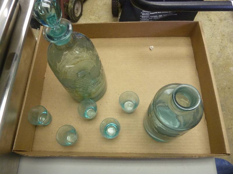 lot 97 image: Vintage Liquor Dispenser