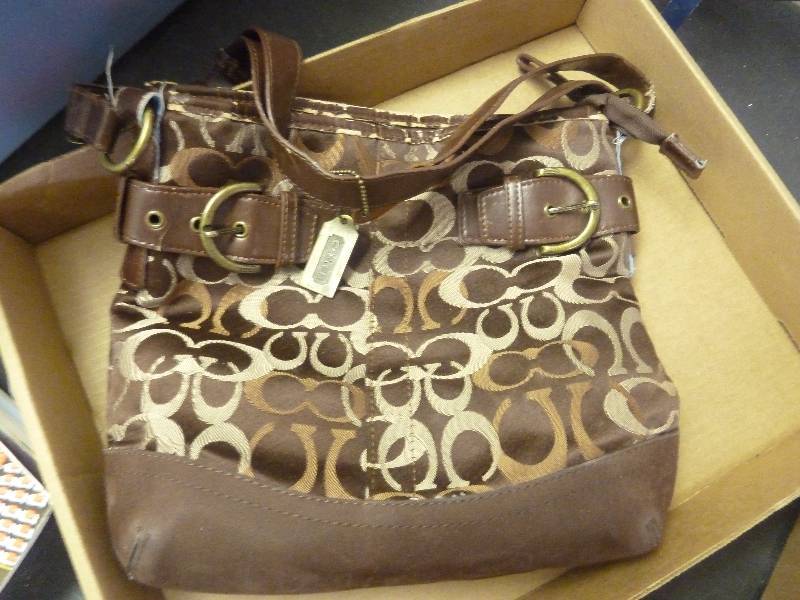 lot 117 image: Coach Purse