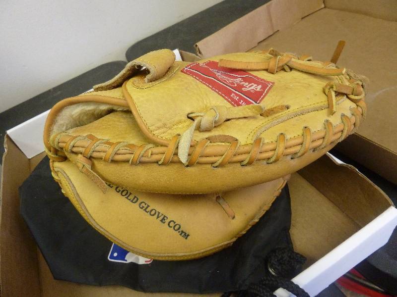 lot 120 image: Baseball Lot
