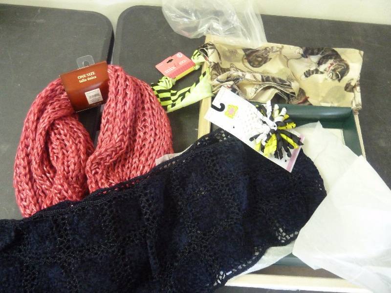 lot 130 image: Scarfs & More