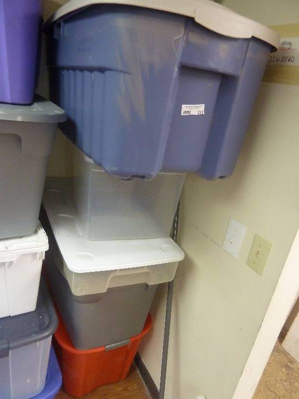 lot 212 image: Totes with Lids