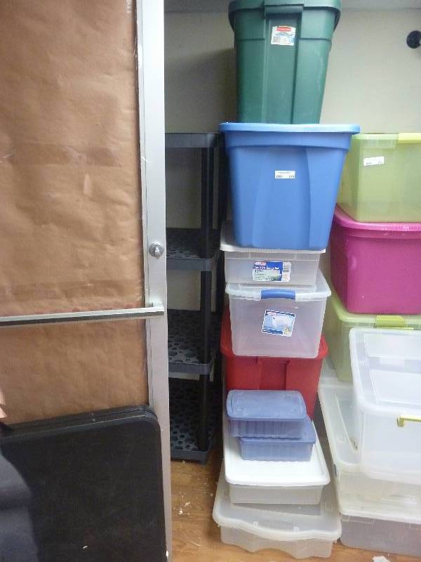 lot 215 image: Totes with Lids