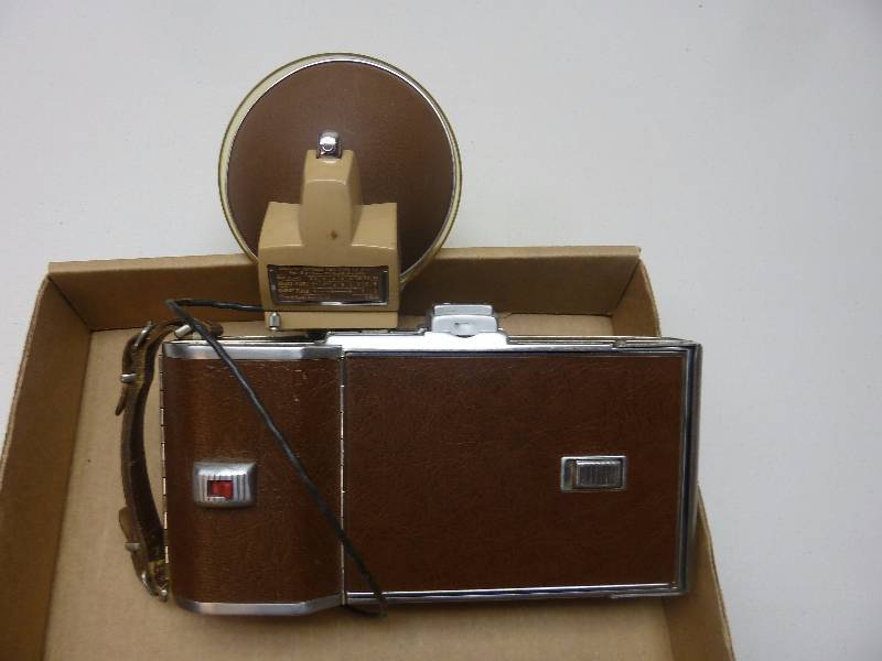 lot 142 image: Vintage Polaroid Camera