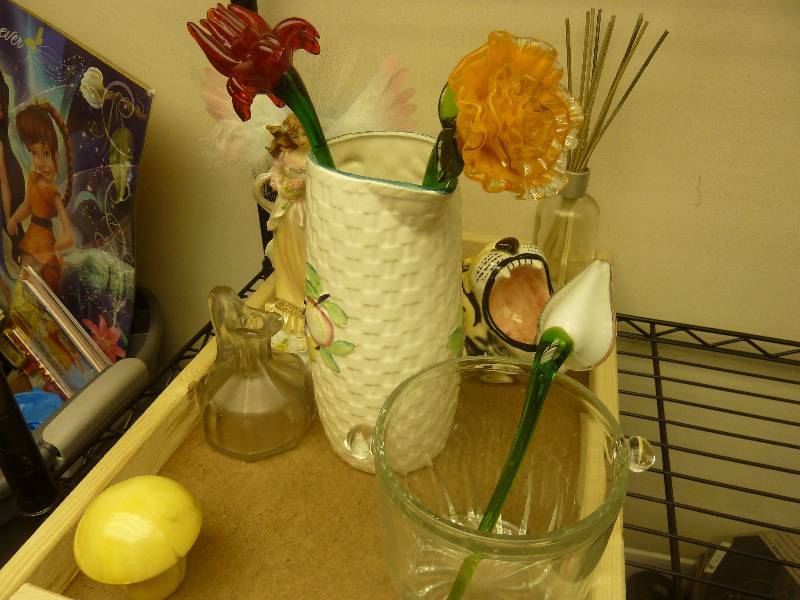 lot 143 image: Decor Lot