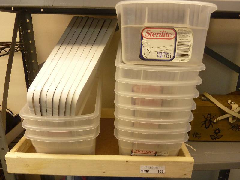 lot 152 image: Small Storage Containers