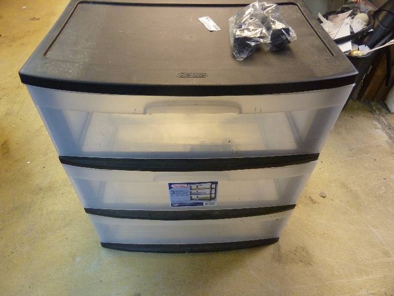lot 176 image: Plastic Storage Bin on Wheels