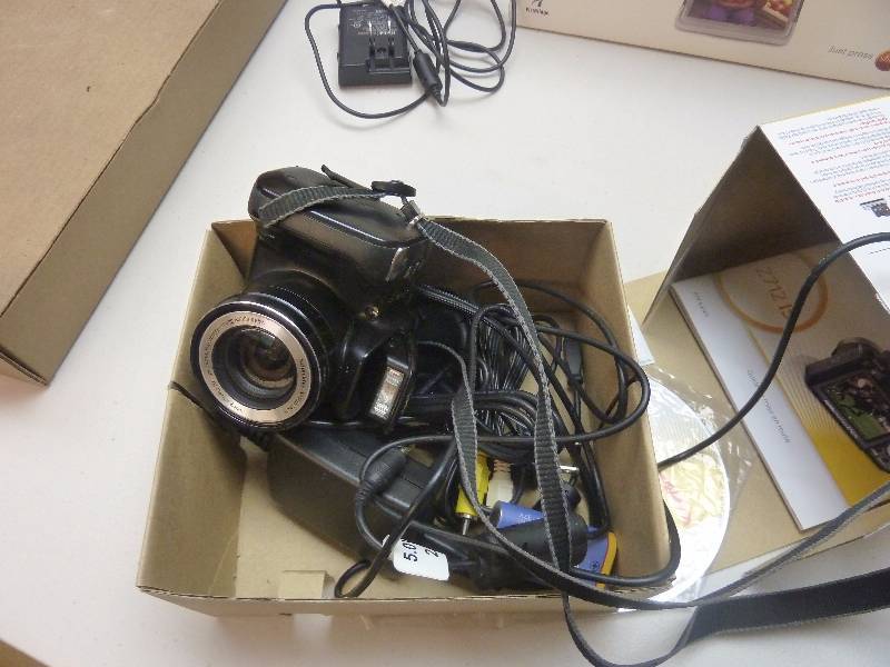 lot 185 image: Kodak Easy Share Camera and Printer