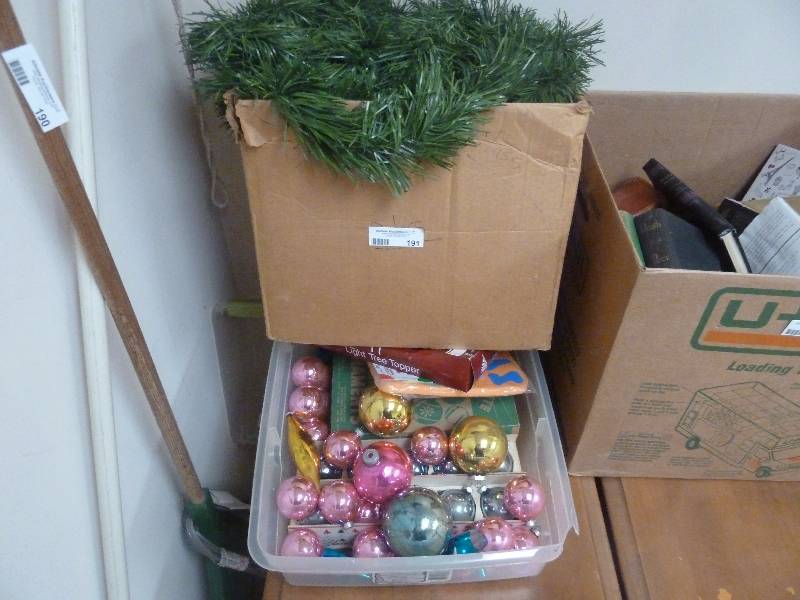 lot 191 image: Christmas Lot