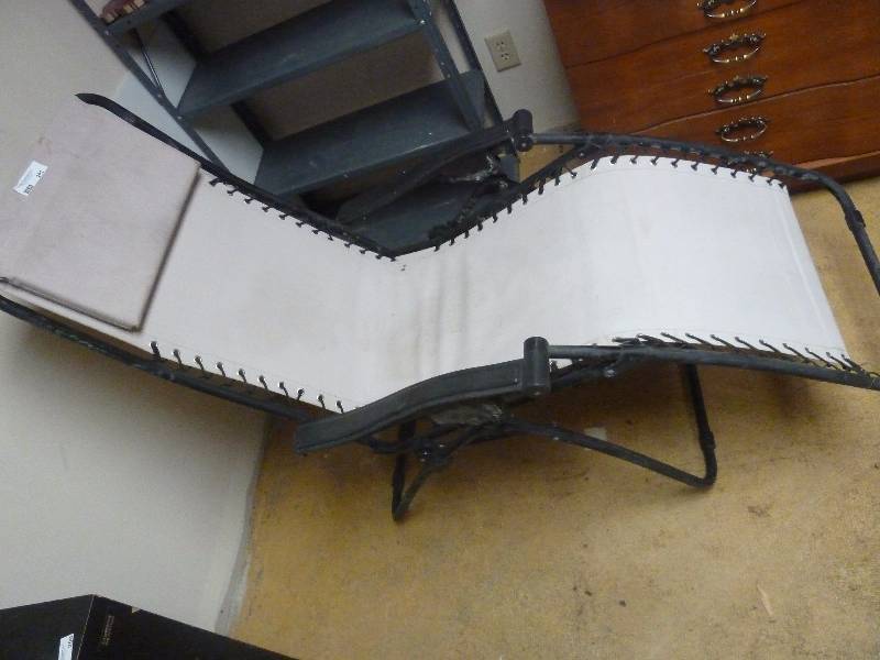 lot 201 image: Patio Lounge Chair