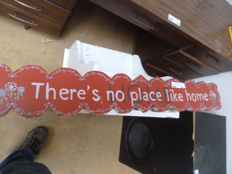 lot 204 image: Wall Decor
