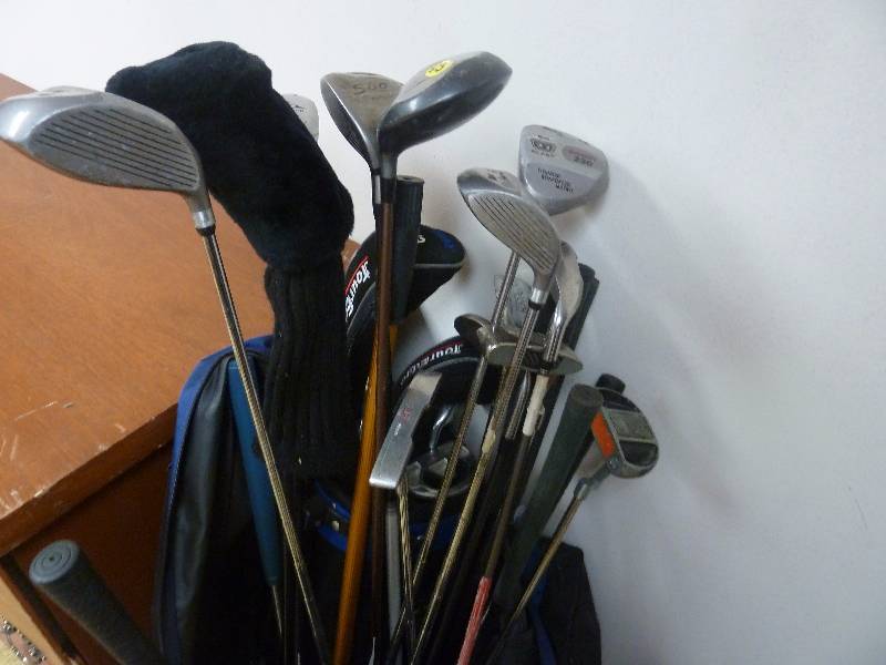 lot 210 image: Golf Clubs with Bag
