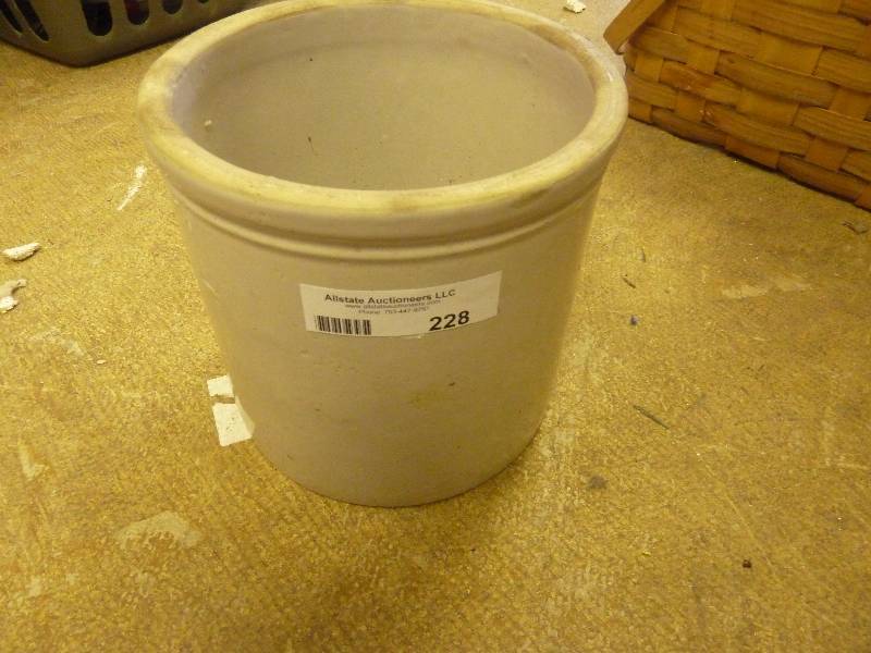 lot 228 image: Small Crock
