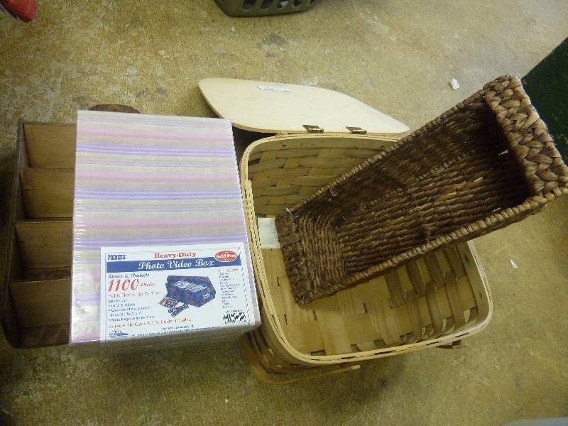 lot 229 image: Basket Lot