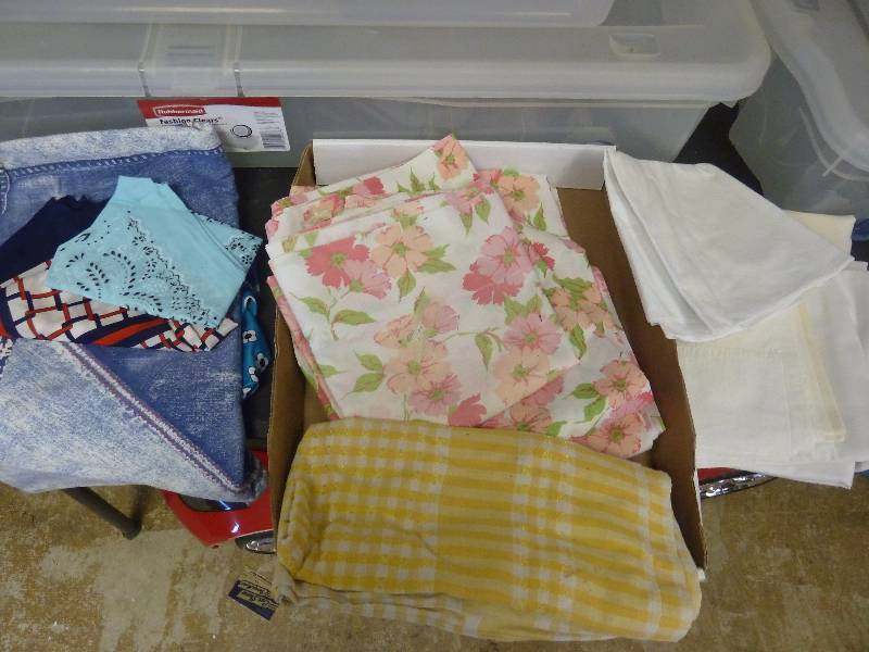 lot 233 image: Fabric Lot