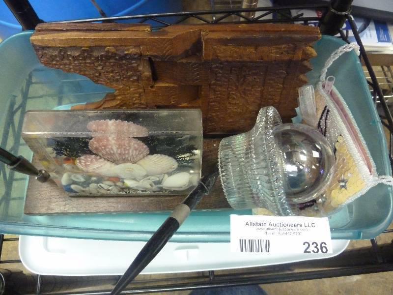 lot 236 image: Home Decor Lot