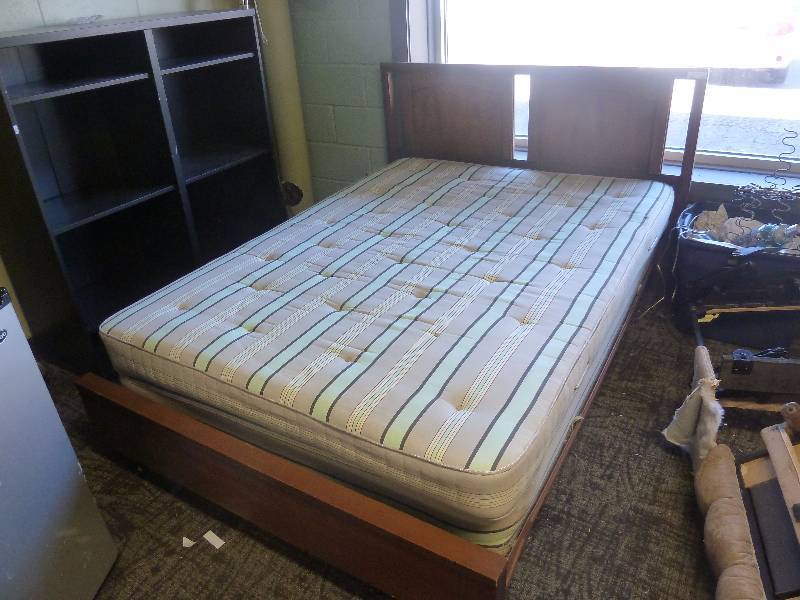 lot 242 image: Full Bed