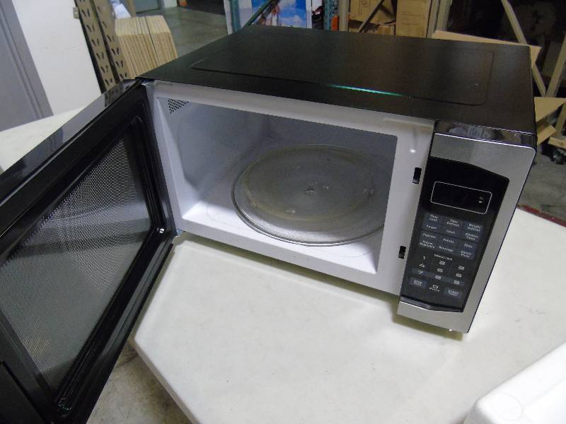 lot 59 image: Chefs Mark 1.6 cu. ft. 1100-Watt Microwave Oven - Used