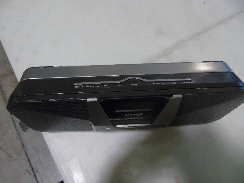 lot 64 image: Jensen Portable Bluetooth SpeakerFM Receiver