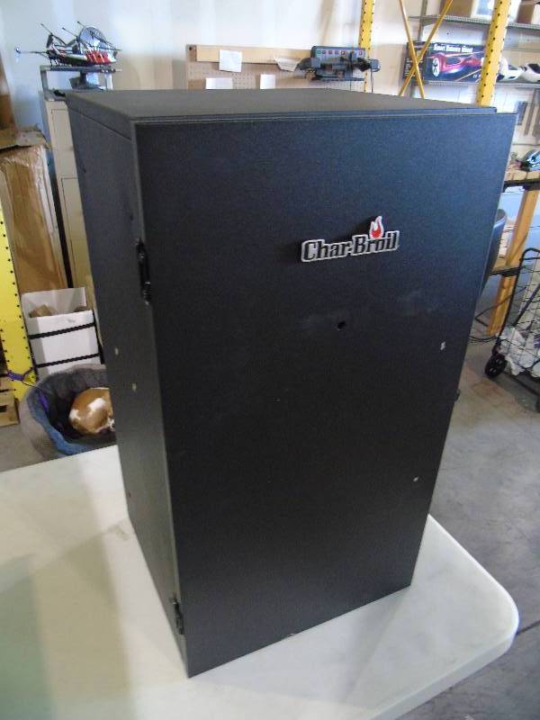 lot 2 image: Char-Broil Electric Smoker