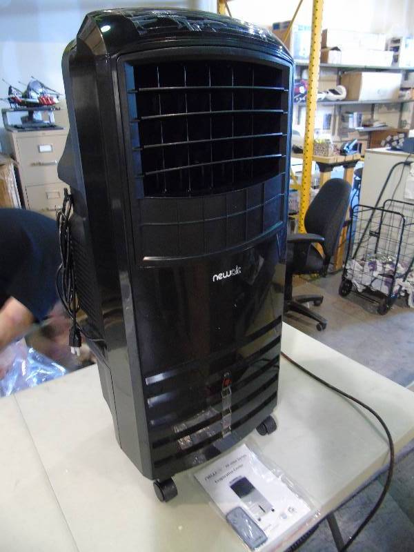 lot 6 image: NewAir Portable Evaporative Cooler - Black