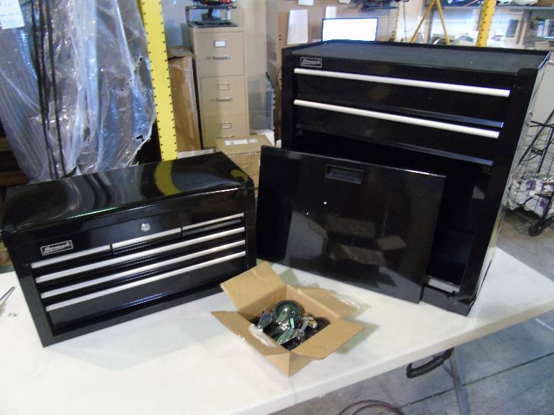 lot 16 image: Homak 24 Tool Chest and Cabinet Combo - Damaged