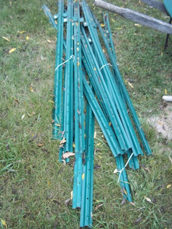 Lot of 15 Green Fence Posts 6