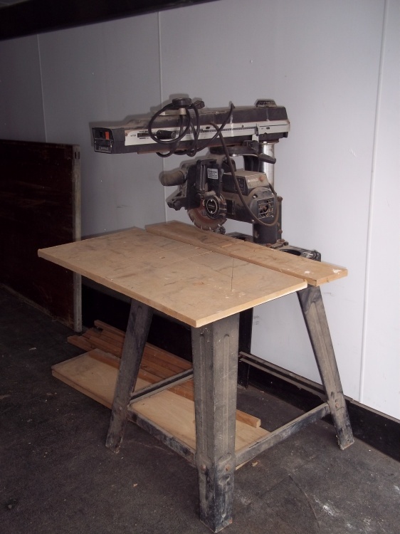 Dewalt 10 Radial Arm Saw with stand