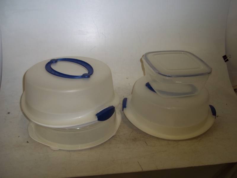 4 Plastic Food Storage Containers