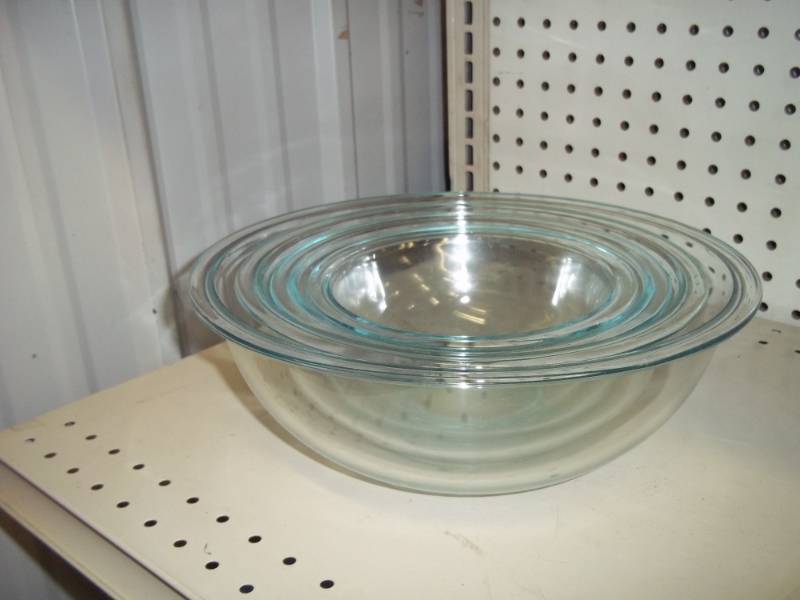 4 glass mixing bowls