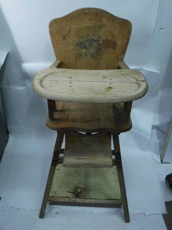 lot 11 image: Vintage High Chair