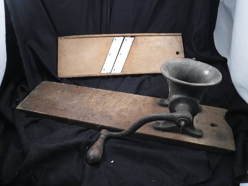 lot 13 image: Vintage Grinder and Slicer