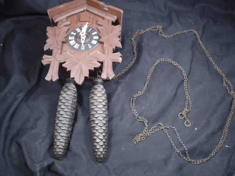 lot 15 image: Antique German Cuckoo Clock