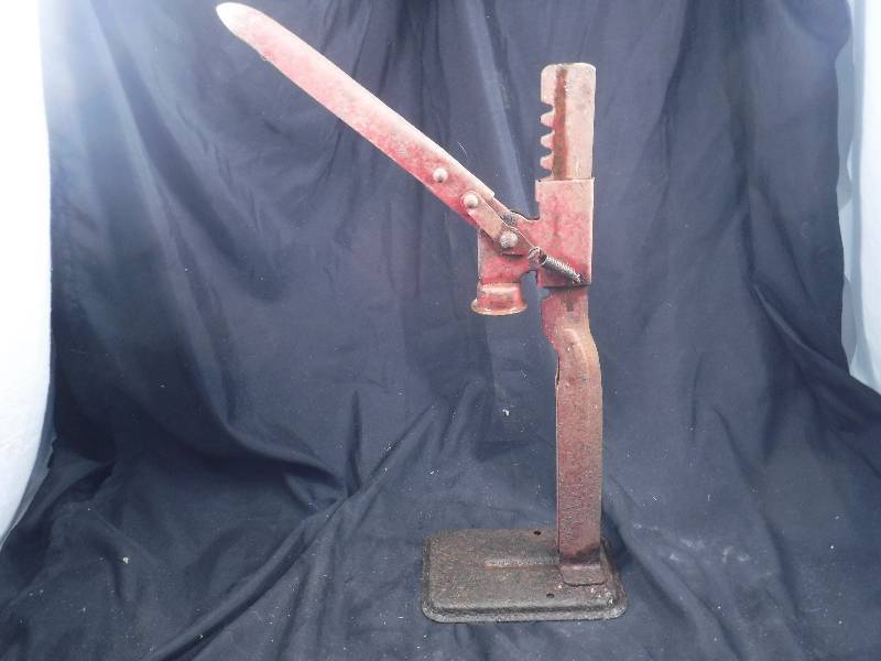 lot 23 image: Vintage Tool