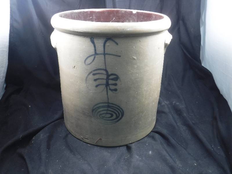 lot 24 image: Salt Glaze #4 Bee Sting Crock