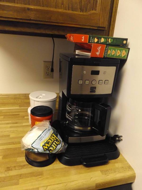 lot 305 image: Electric Coffee Maker