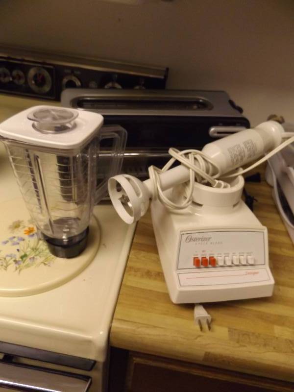 lot 306 image: Assorted Electric Kitchen Gadgets