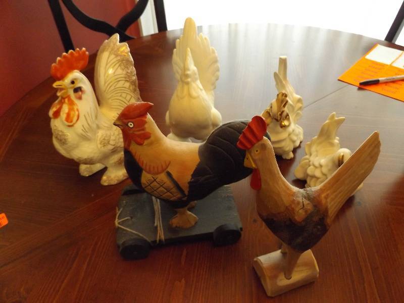 lot 312 image: Assorted Rooster Collection-Kitchen Dcor
