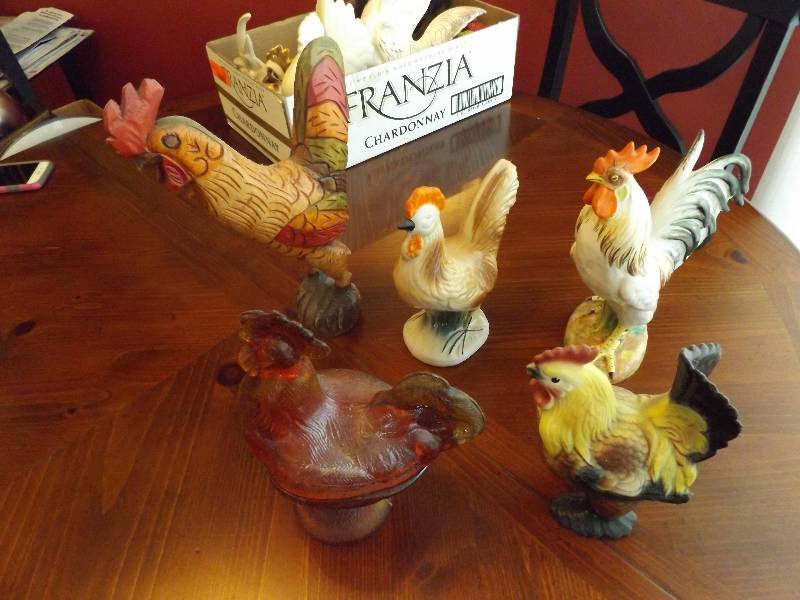 lot 313 image: Rooster Collection Gold And Glass