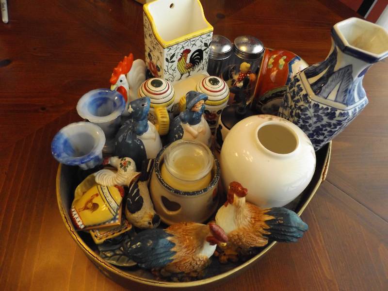 lot 314 image: Assortment of Blue&White Glass, Vases, Salt And Pepper, Pepper Grinder And More