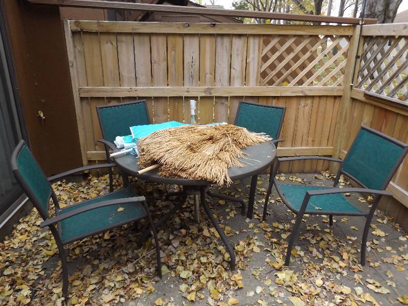 lot 321 image: Metal Framed Plexi-top Patio Set With Umbreallas And Outdoor Accesories
