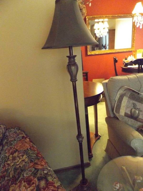 lot 329 image: Elegant Floor Lamp