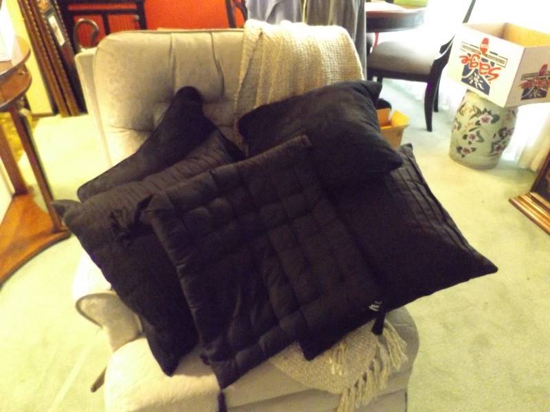 lot 332 image: Throw and Pillows