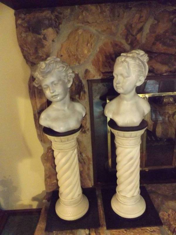 lot 337 image: Scultptures and Columns Dcor