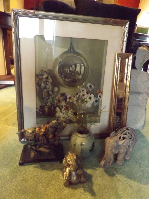 lot 339 image: Home Dcor Coordinating Set