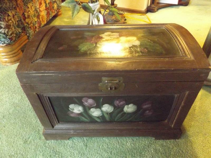 lot 340 image: Ornate Carved Decorative Trunk
