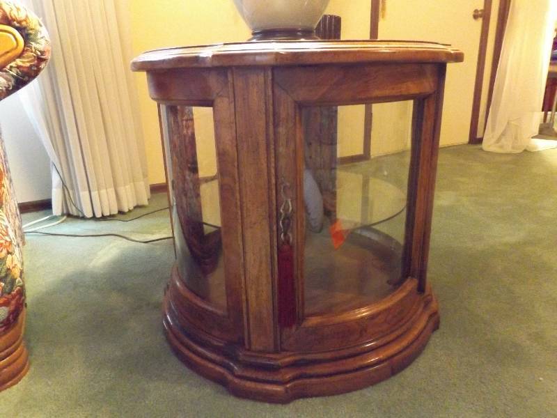 lot 343 image: Oak Lighted Side Table