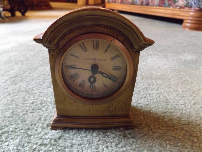 lot 349 image: Howar Miller Clock