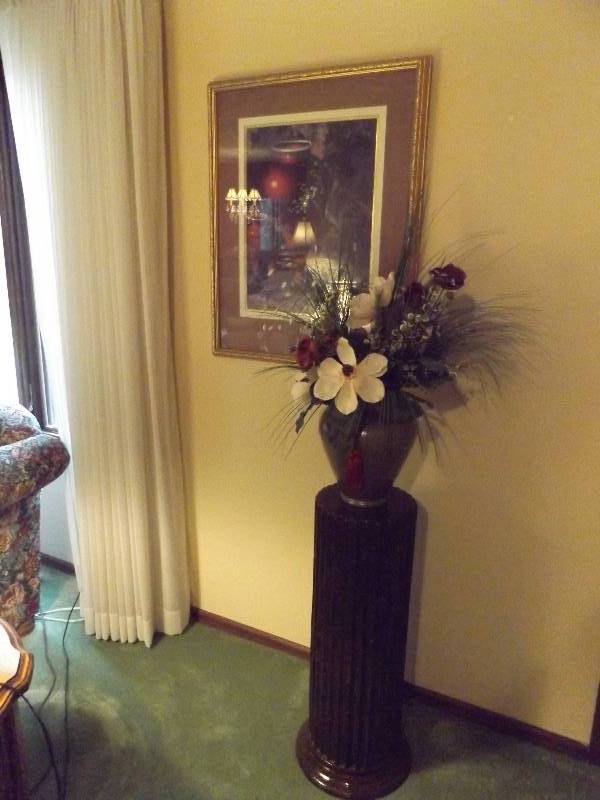 lot 352 image: Home Dcor Coordinated Grouping