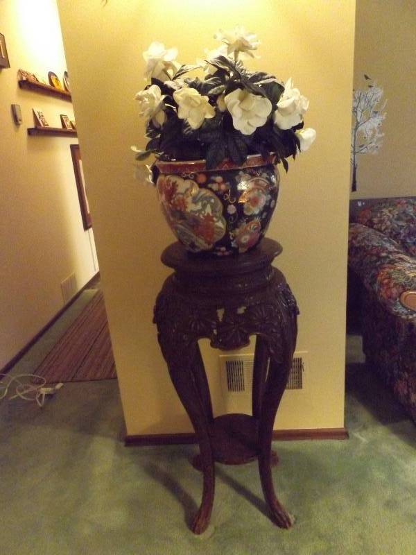lot 353 image: Plant Stand With Cearmic Flower Pot