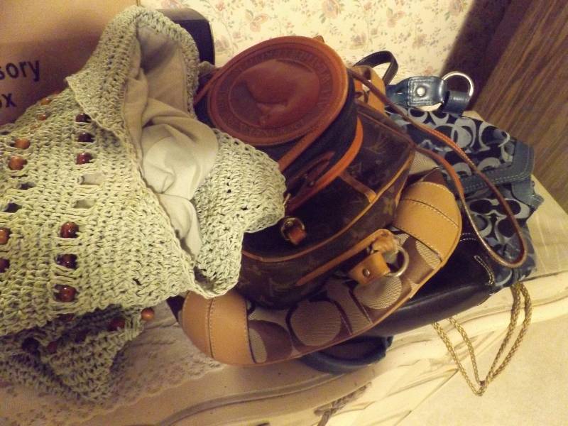 lot 355 image: Fashion Purses